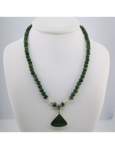 Collar con Colgante de Jade